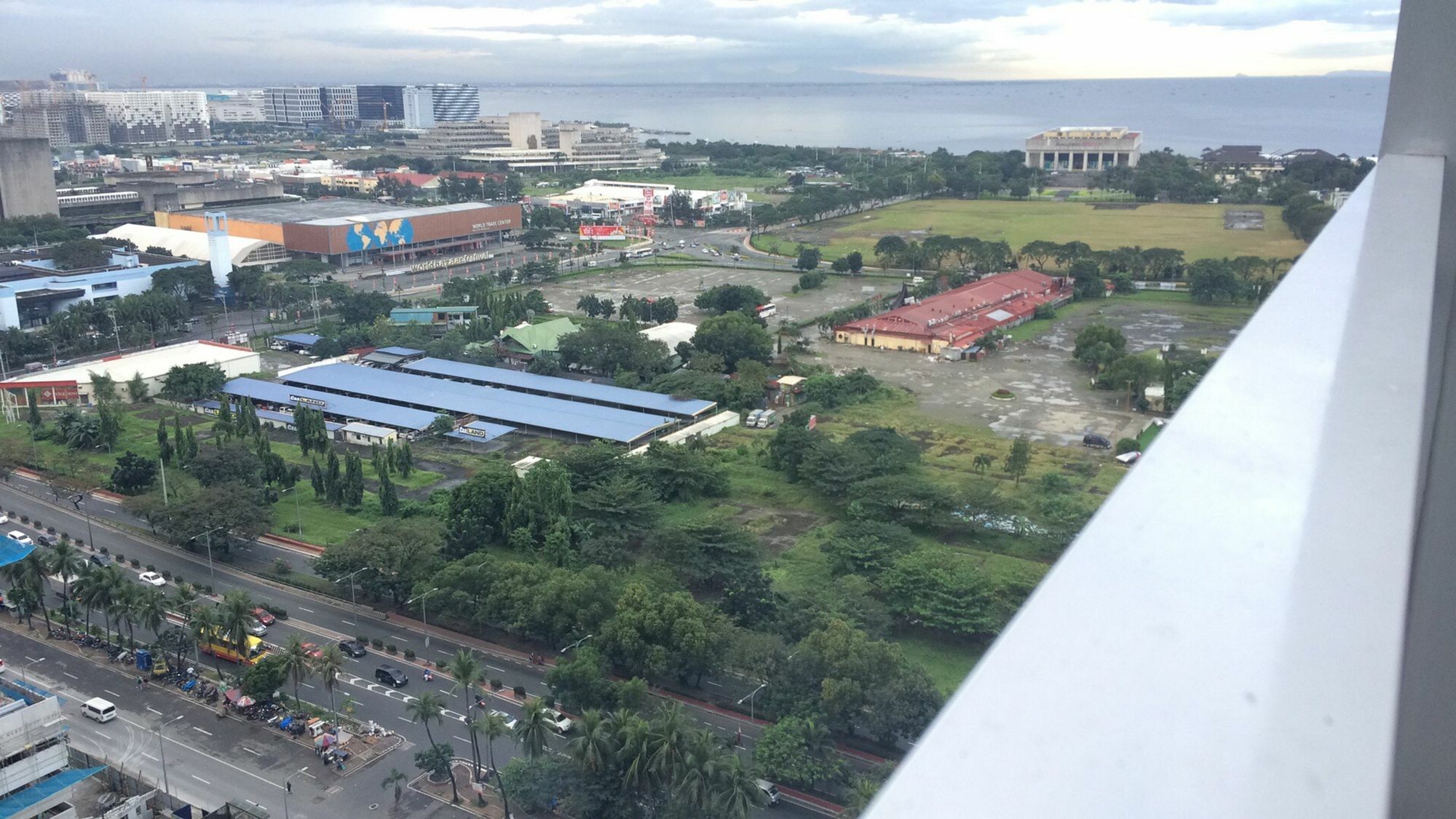 Seabreeze Residences At Breeze Residences Pasay Exteriör bild