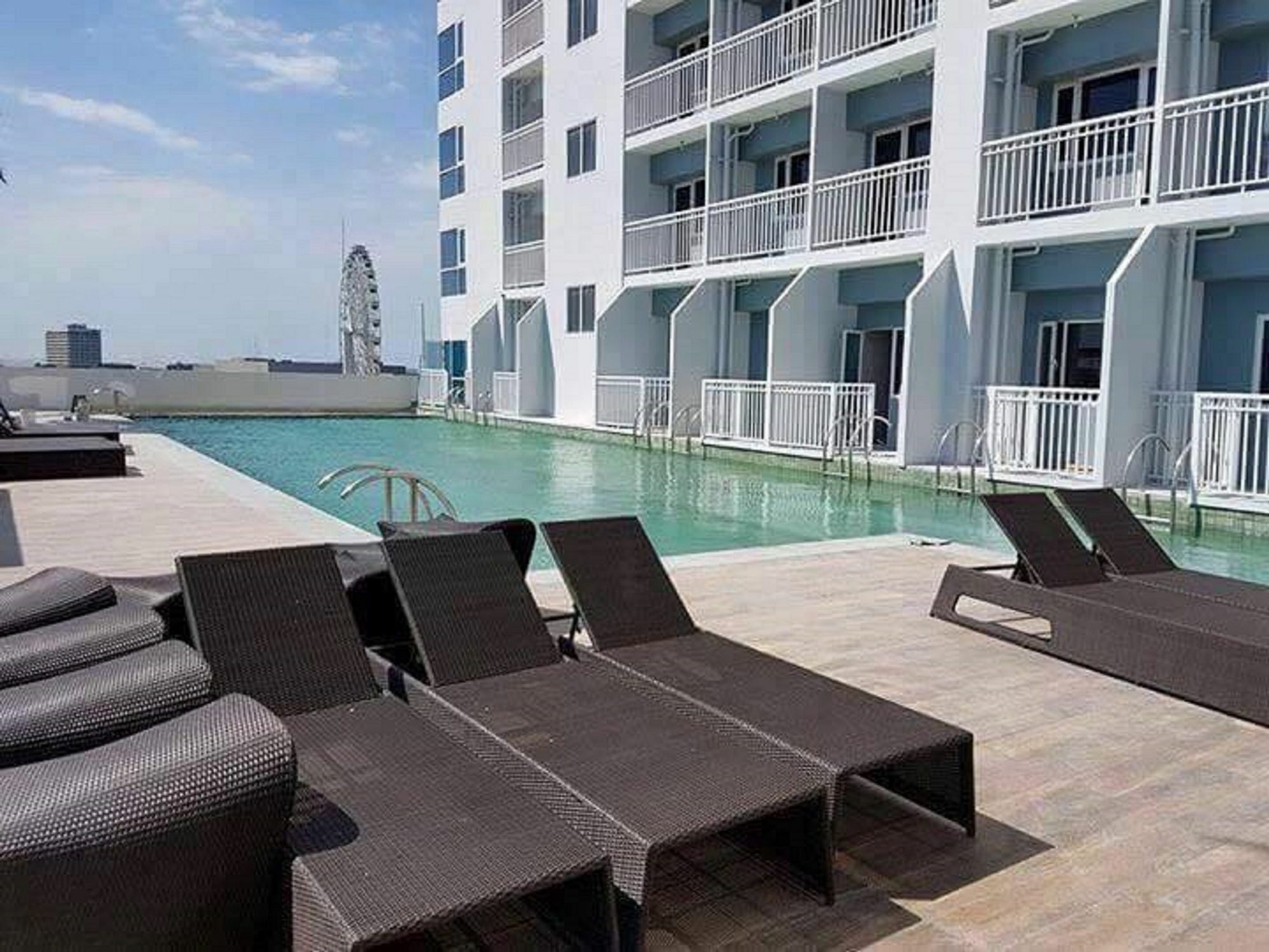 Seabreeze Residences At Breeze Residences Pasay Exteriör bild